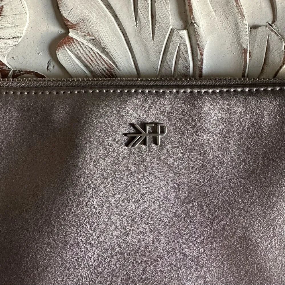 Freshly Picked zippered pouch - Picture 4 of 6